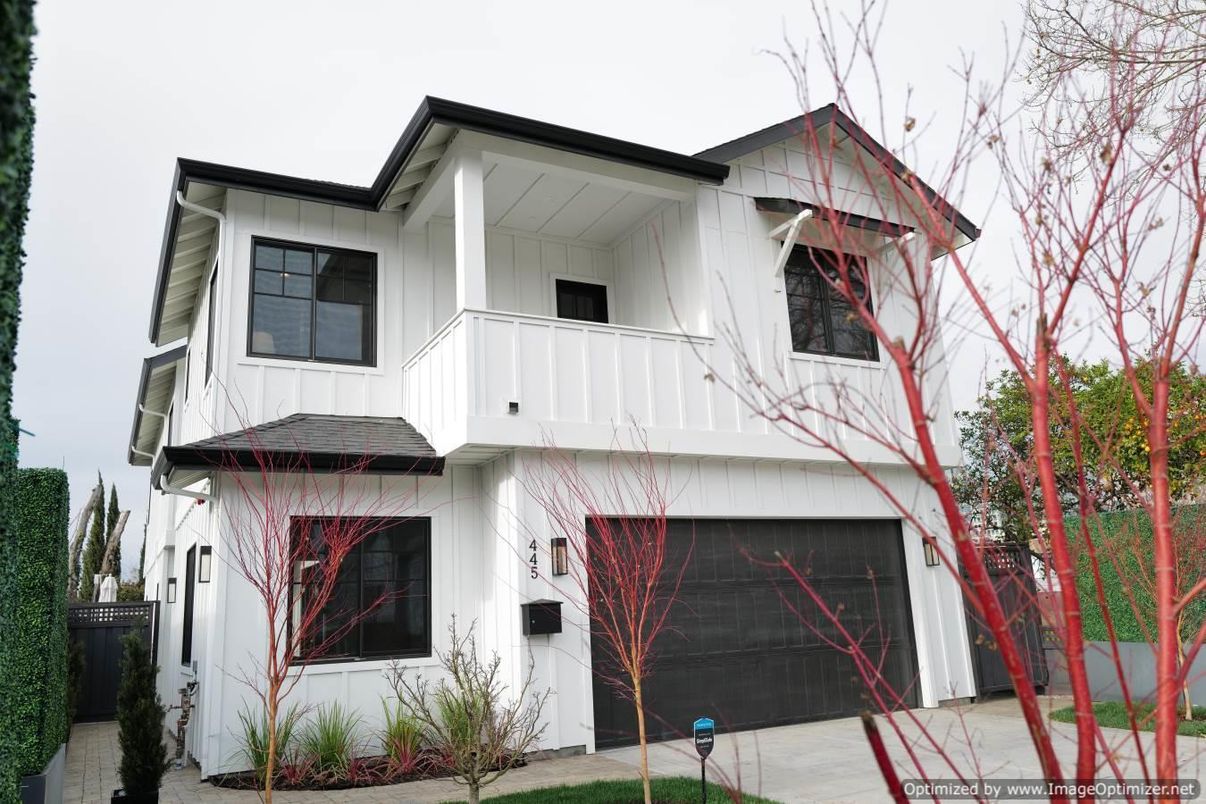 Attached, Exterior, Facade, Farmhouse