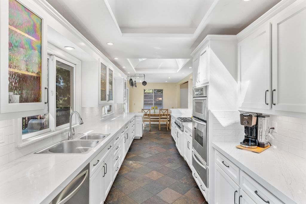 Dining room, Interior, Kitchen, Recessed Lighting, Stainless Steel Appliances