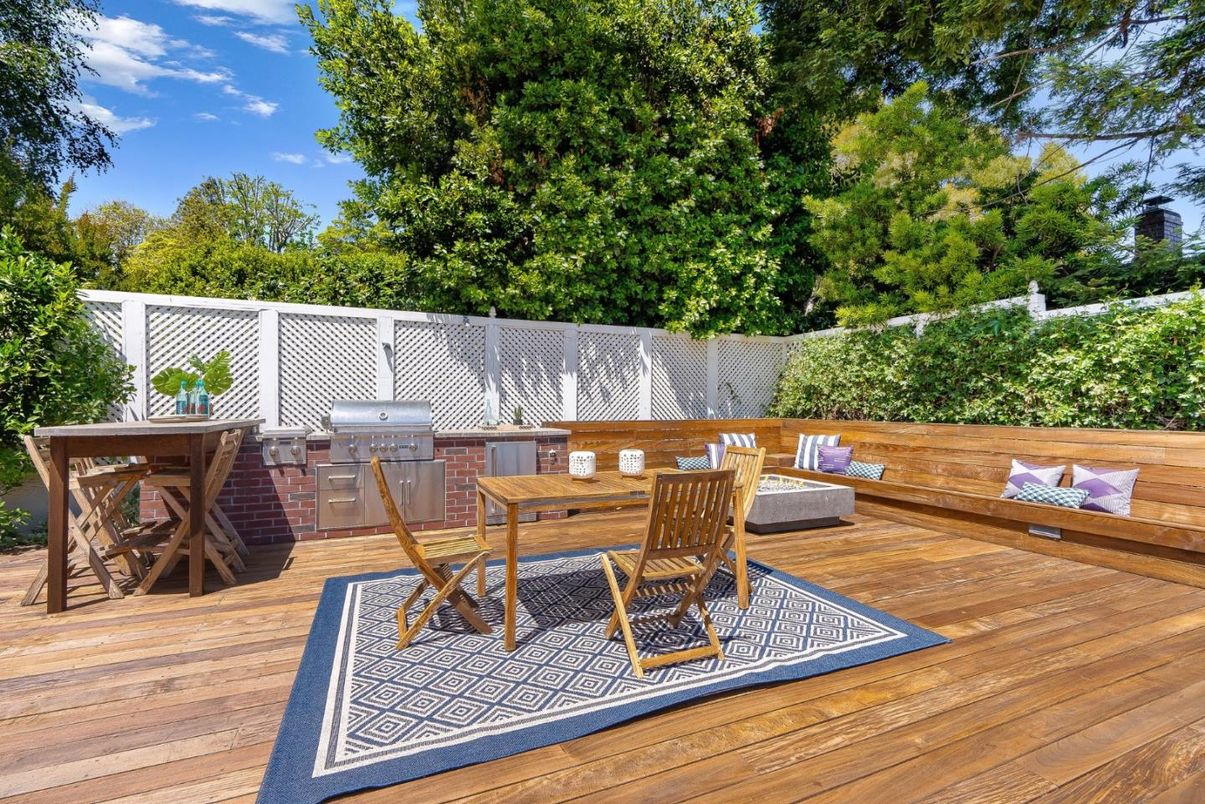 Exterior, Outdoor Kitchen