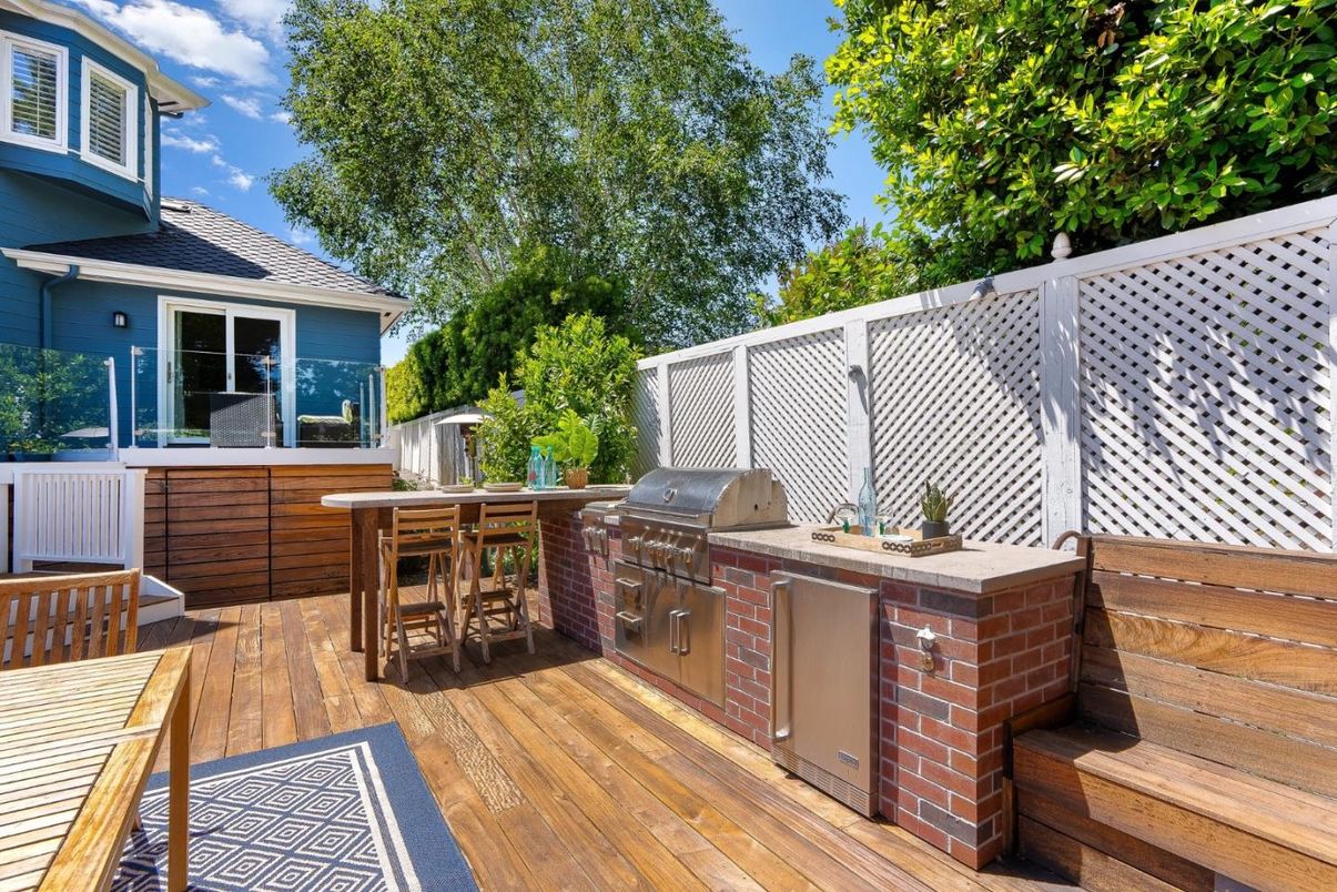 Exterior, Outdoor Kitchen
