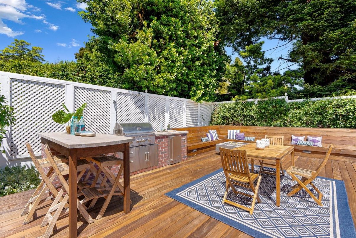 Exterior, Outdoor Kitchen