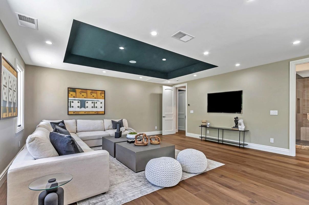 Interior, Living room, Recessed Lighting, Wood Texture Flooring