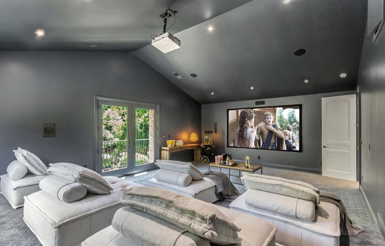 Interior, Projection Screen, Recessed Lighting, Theatre Room
