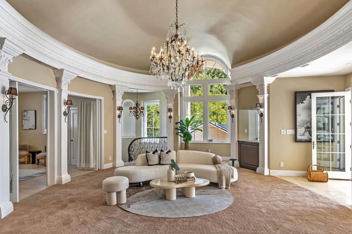 Chandelier, Interior, Living room