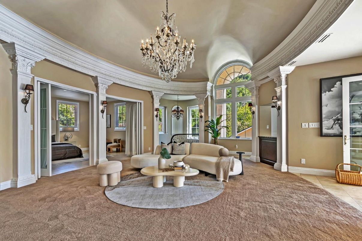Chandelier, Interior, Living room