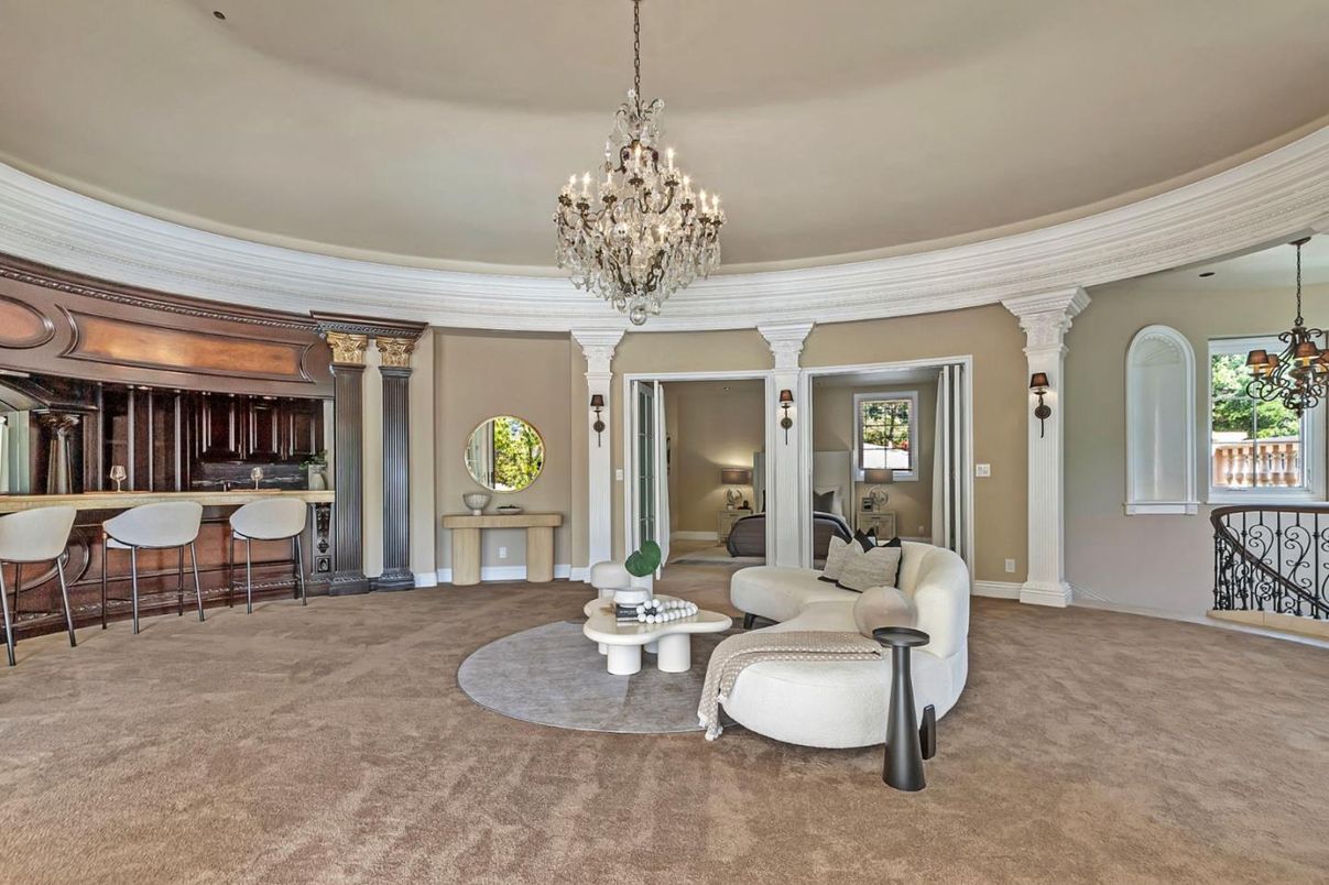 Chandelier, Interior