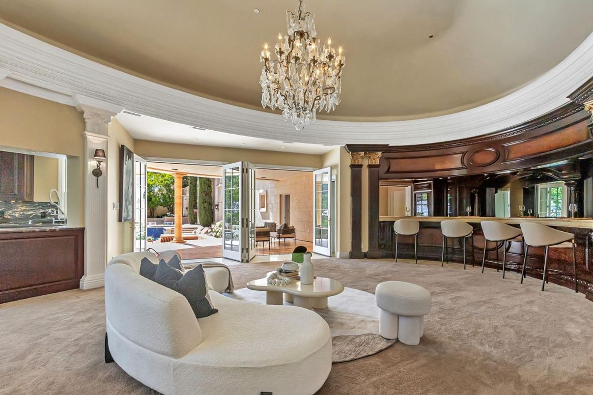 Chandelier, Interior, Living room