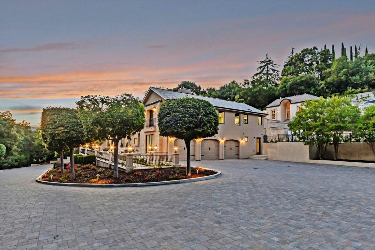 Exterior, Facade, Solar Panels, Mediterranean