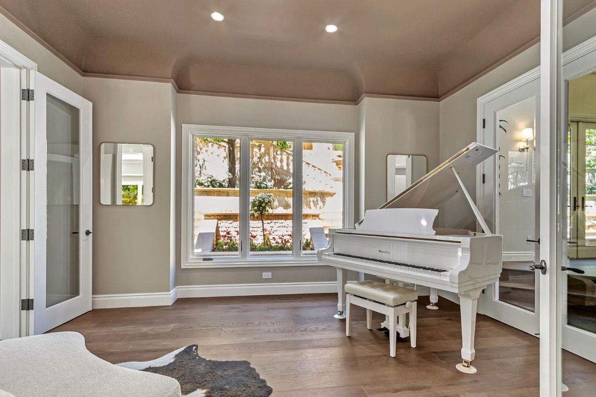 Interior, Piano, Recessed Lighting, Wood Texture Flooring