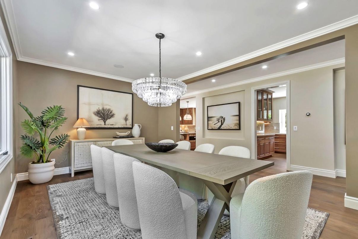 Chandelier, Dining room, Interior, Recessed Lighting, Wood Texture Flooring