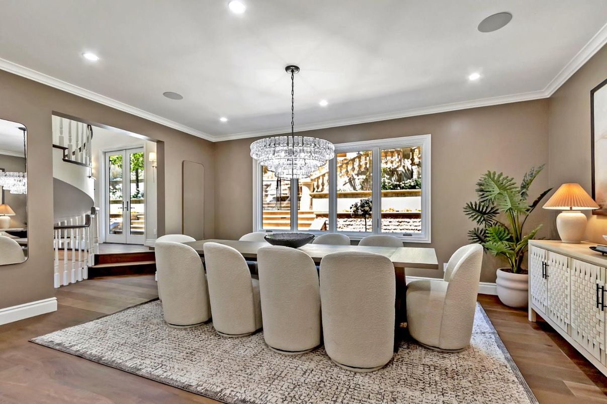 Chandelier, Dining room, Interior, Recessed Lighting, Wood Texture Flooring