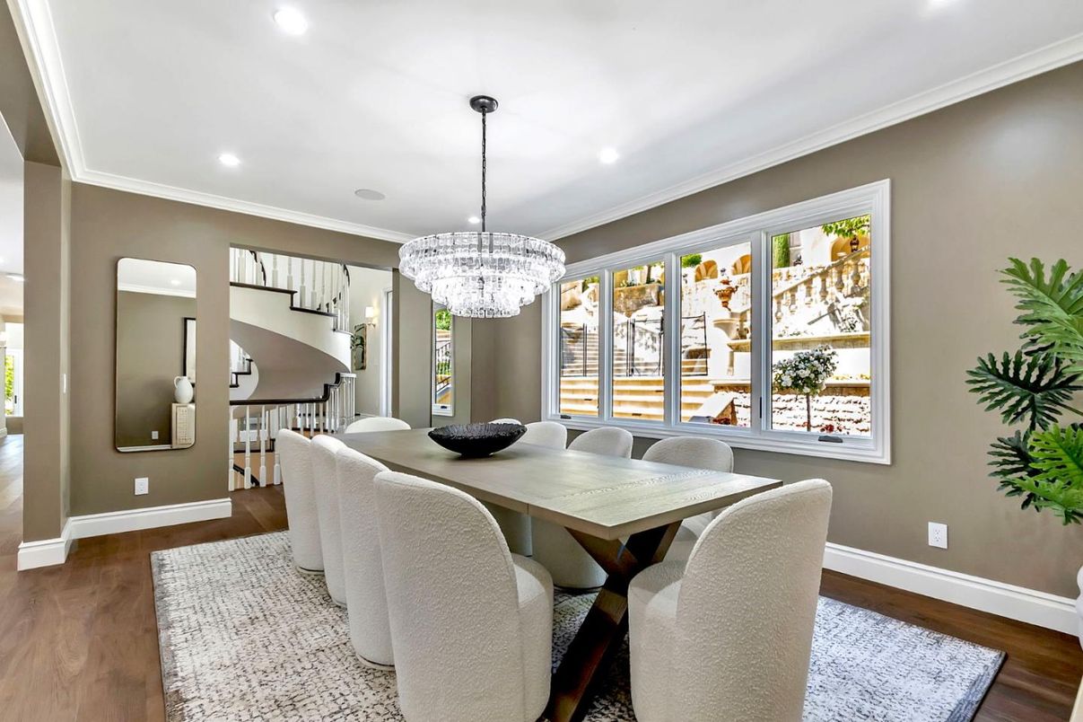 Chandelier, Dining room, Interior, Recessed Lighting, Wood Texture Flooring