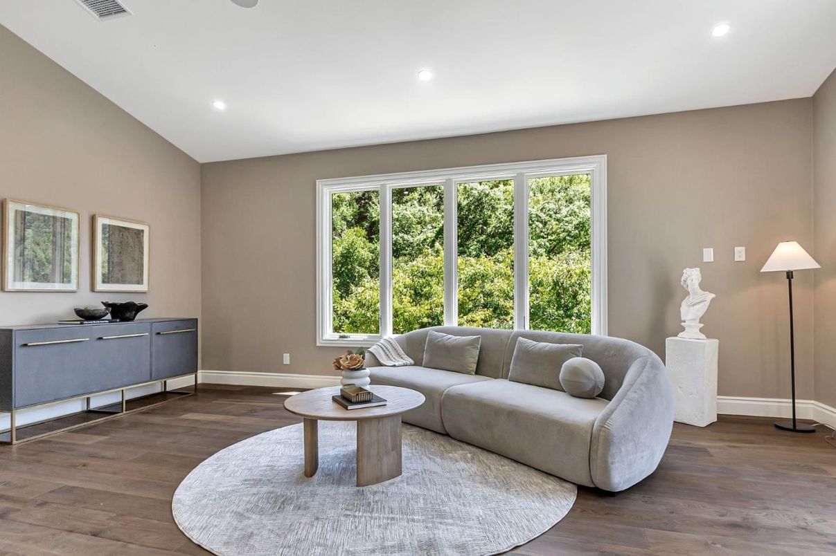 Interior, Living room, Recessed Lighting, Wood Texture Flooring