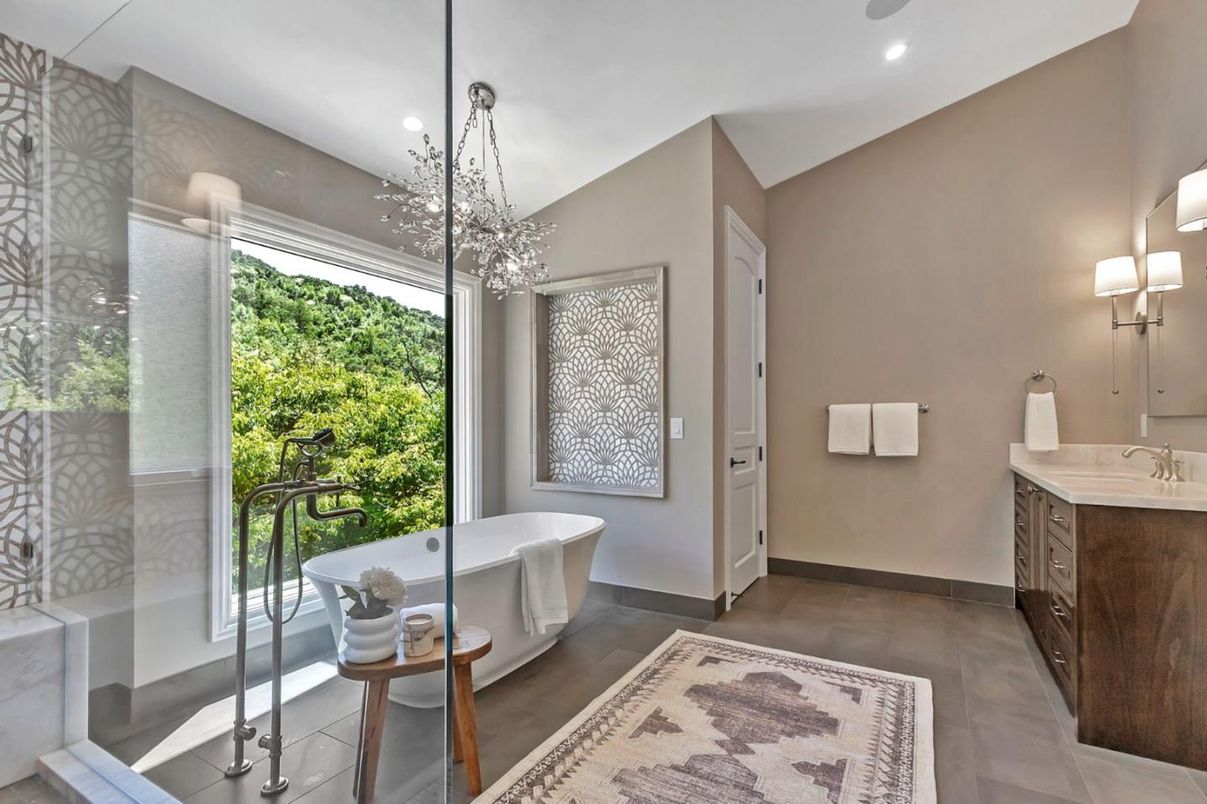 Bathroom, Free Standing Baths, Interior, Pendant Lights, Recessed Lighting