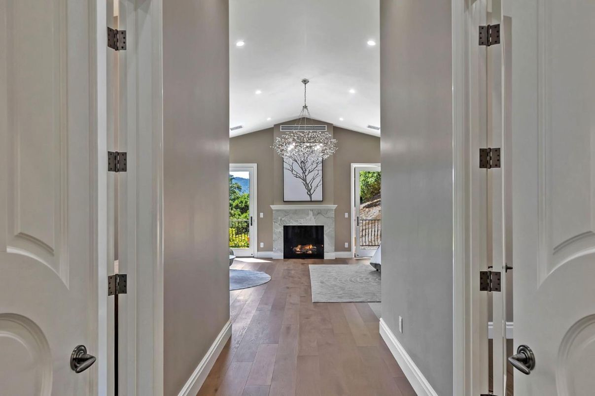 Chandelier, Fireplace, Interior, Recessed Lighting, Wood Texture Flooring