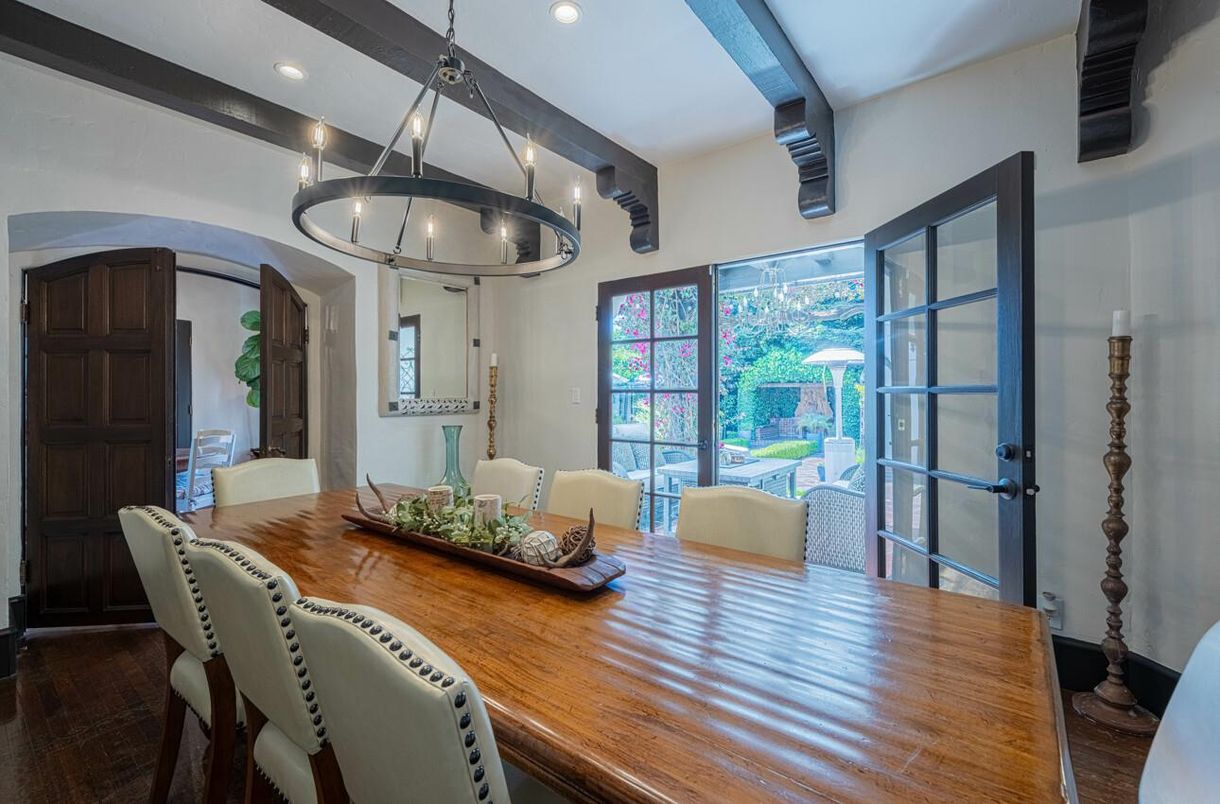Chandelier, Dining room, Interior, Recessed Lighting, Wood Texture Flooring