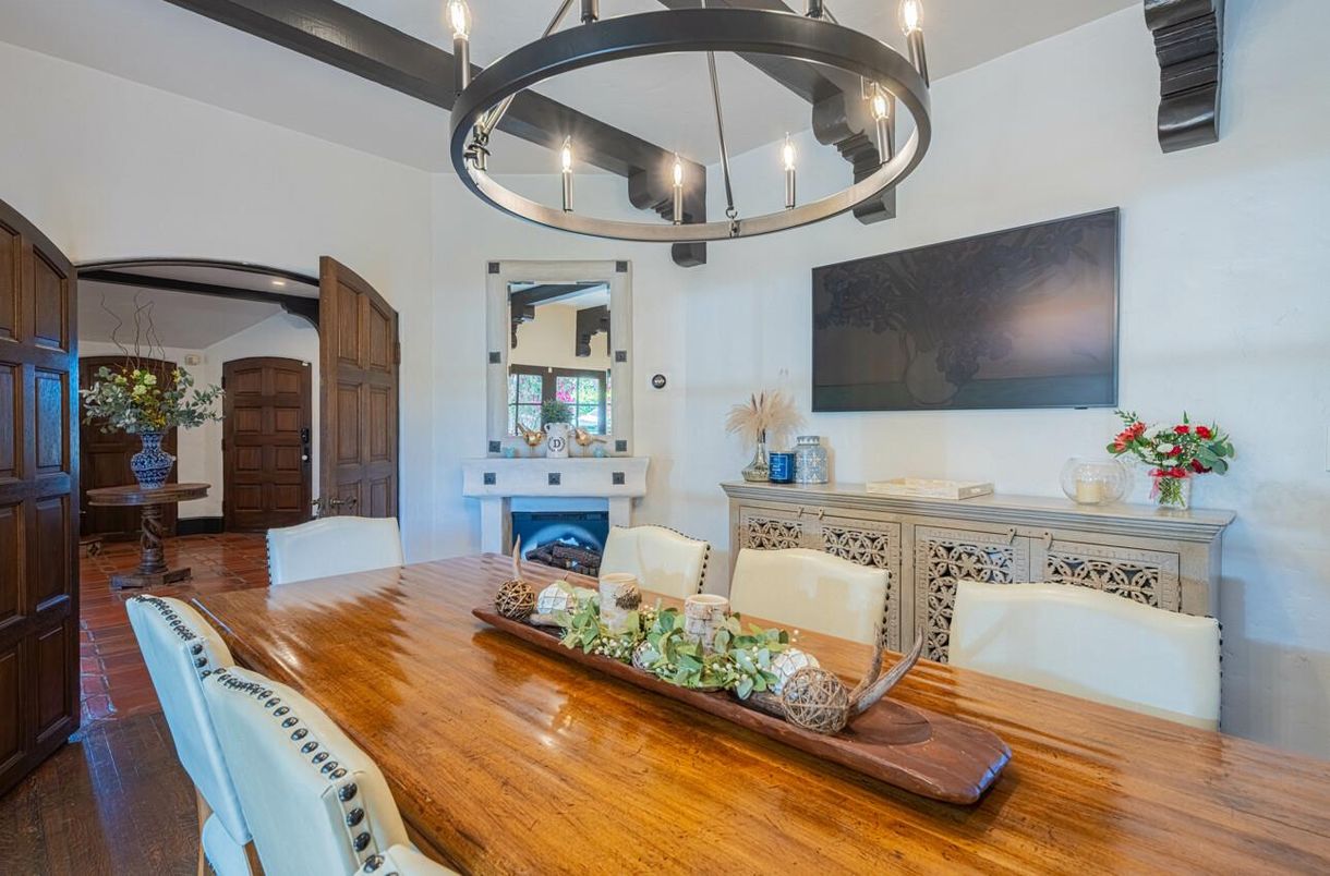 Chandelier, Dining room, Fireplace, Interior, Wood Texture Flooring