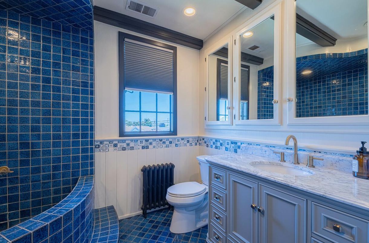 Bathroom, Interior, Recessed Lighting