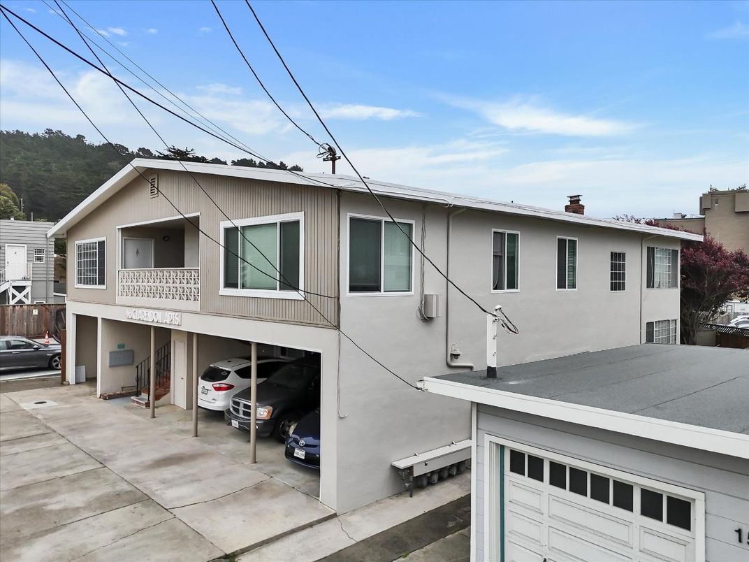 Attached, Exterior, Facade, None