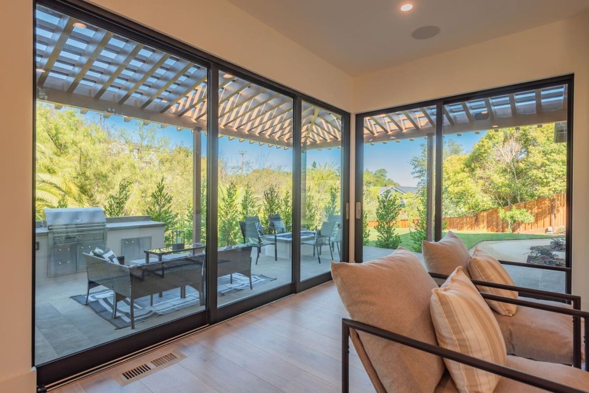Interior, Recessed Lighting, Sun Room, Wood Texture Flooring
