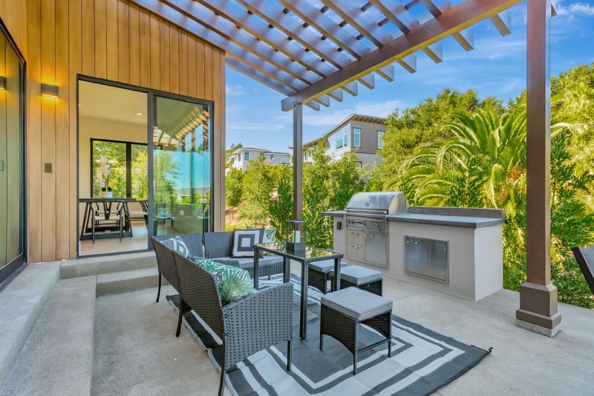 Exterior, Outdoor Kitchen