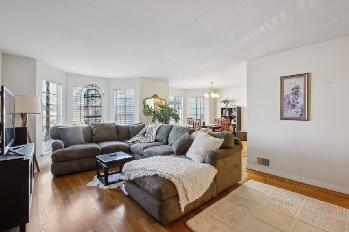 Chandelier, Interior, Living room, Wood Texture Flooring