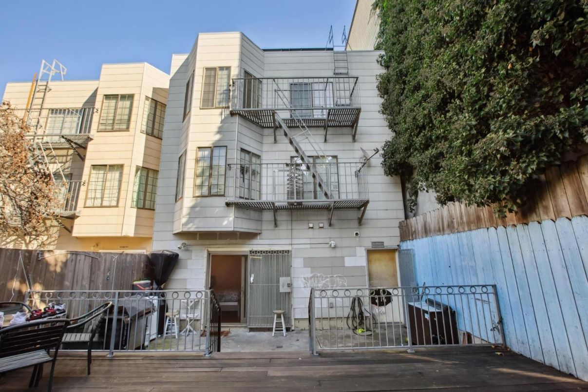 Exterior, Facade, Rowhouse