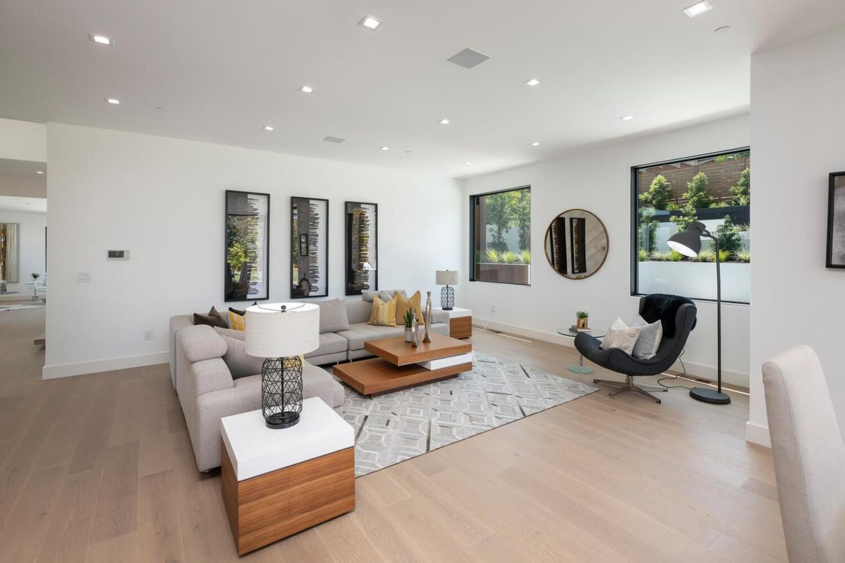 Interior, Living room, Recessed Lighting, Wood Texture Flooring