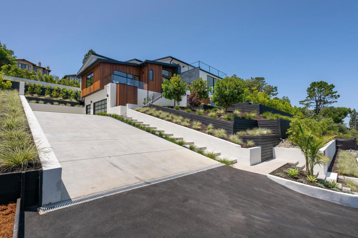 Attached, Exterior, Facade, Modern