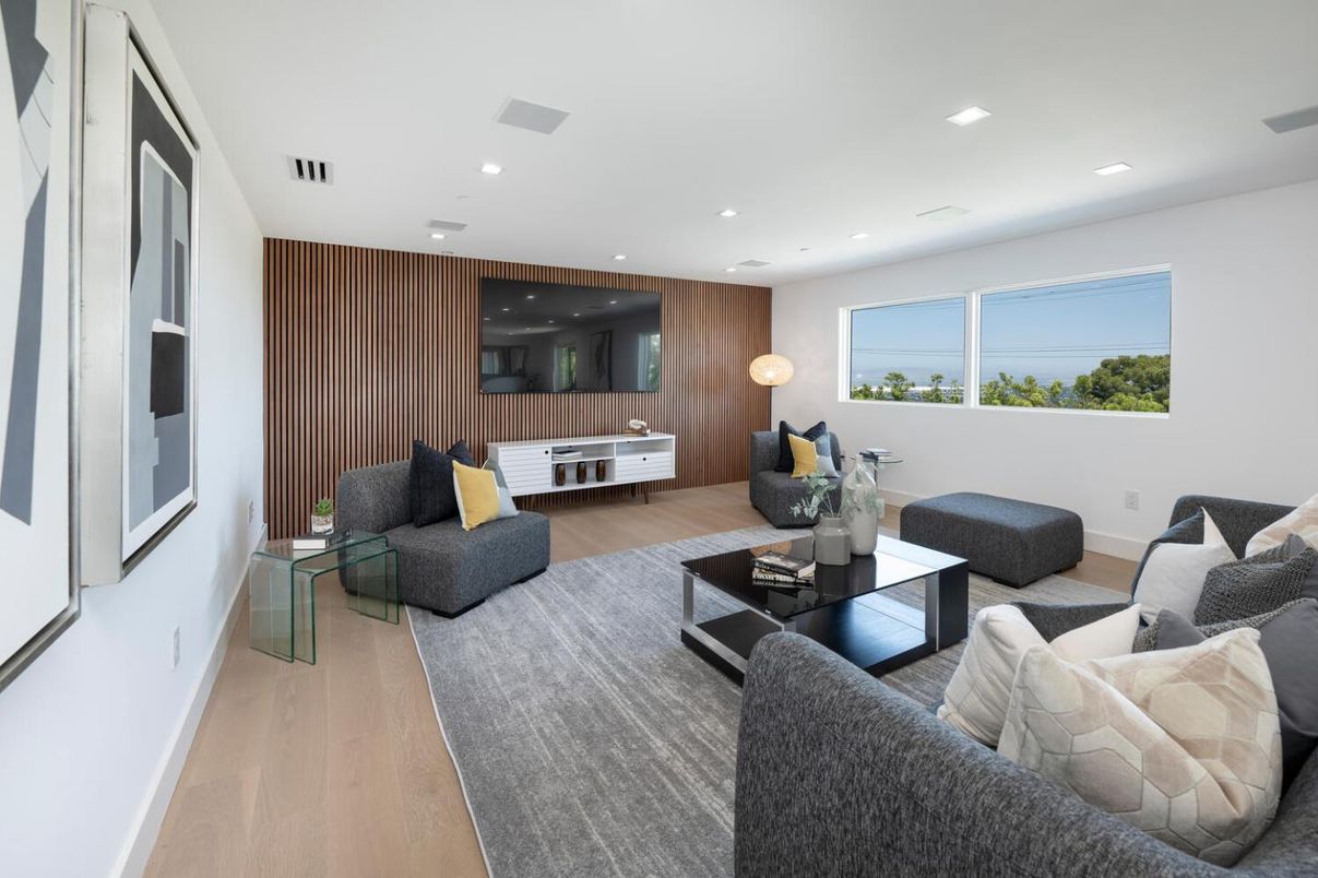 Interior, Living room, Recessed Lighting, Wood Texture Flooring