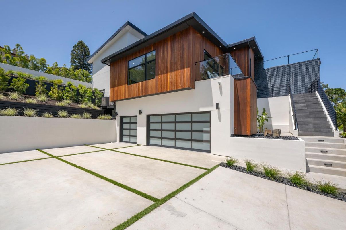 Attached, Exterior, Facade, Modern