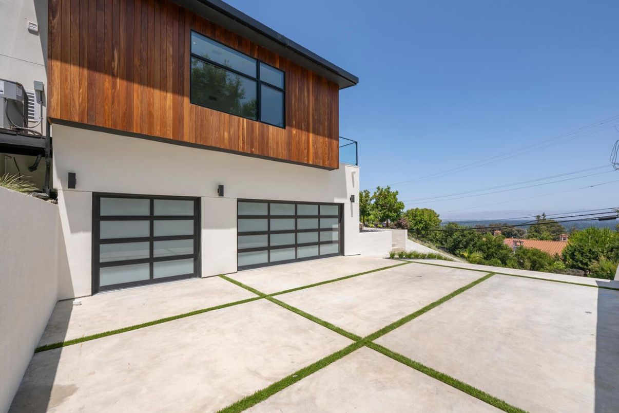 Attached, Exterior, Facade, Modern