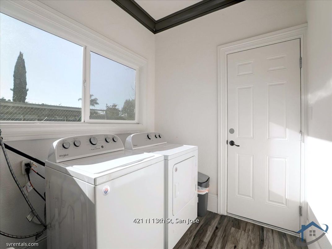 Interior, Washer, Wood Texture Flooring