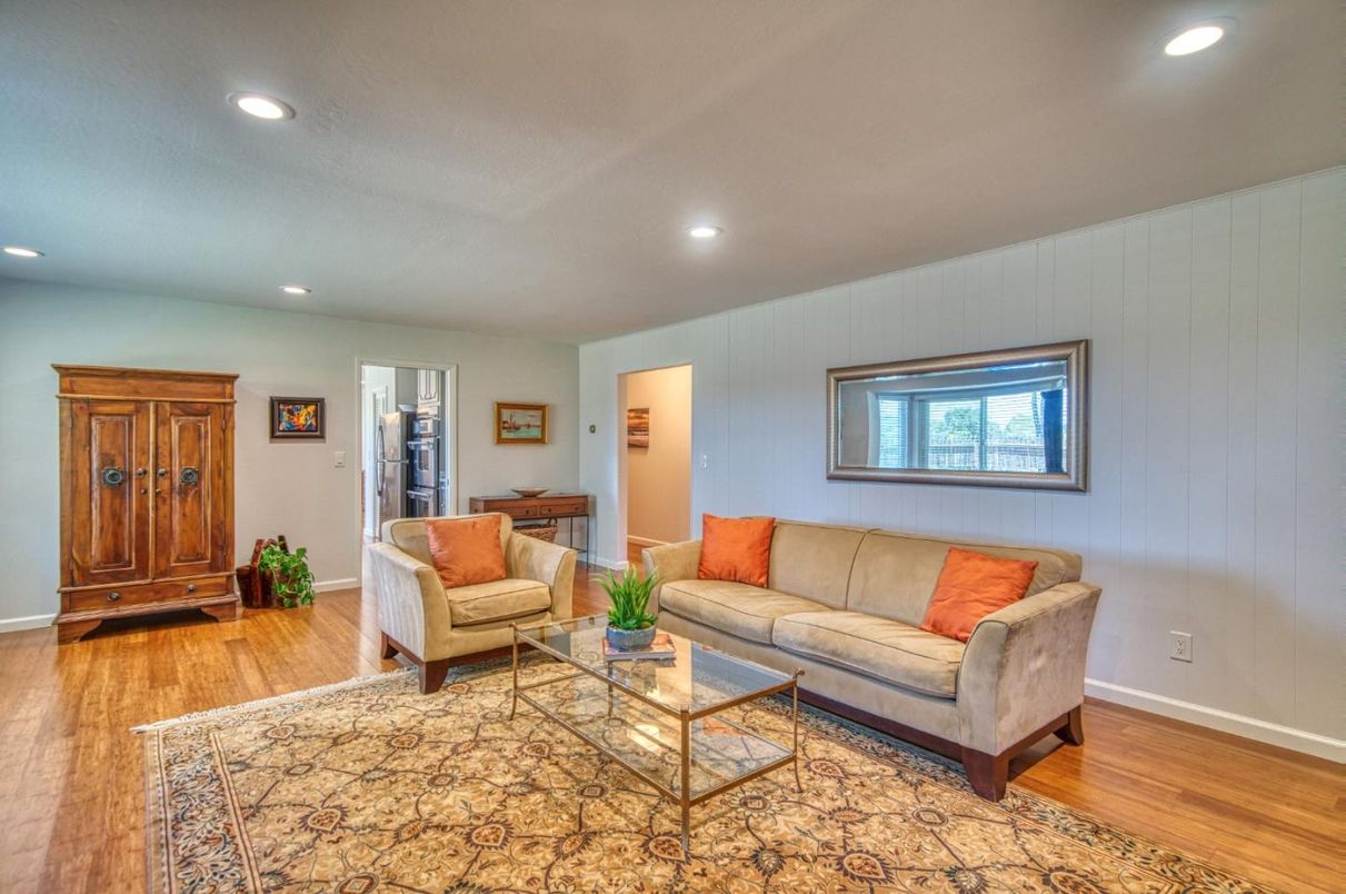 Interior, Living room, Recessed Lighting, Wood Texture Flooring