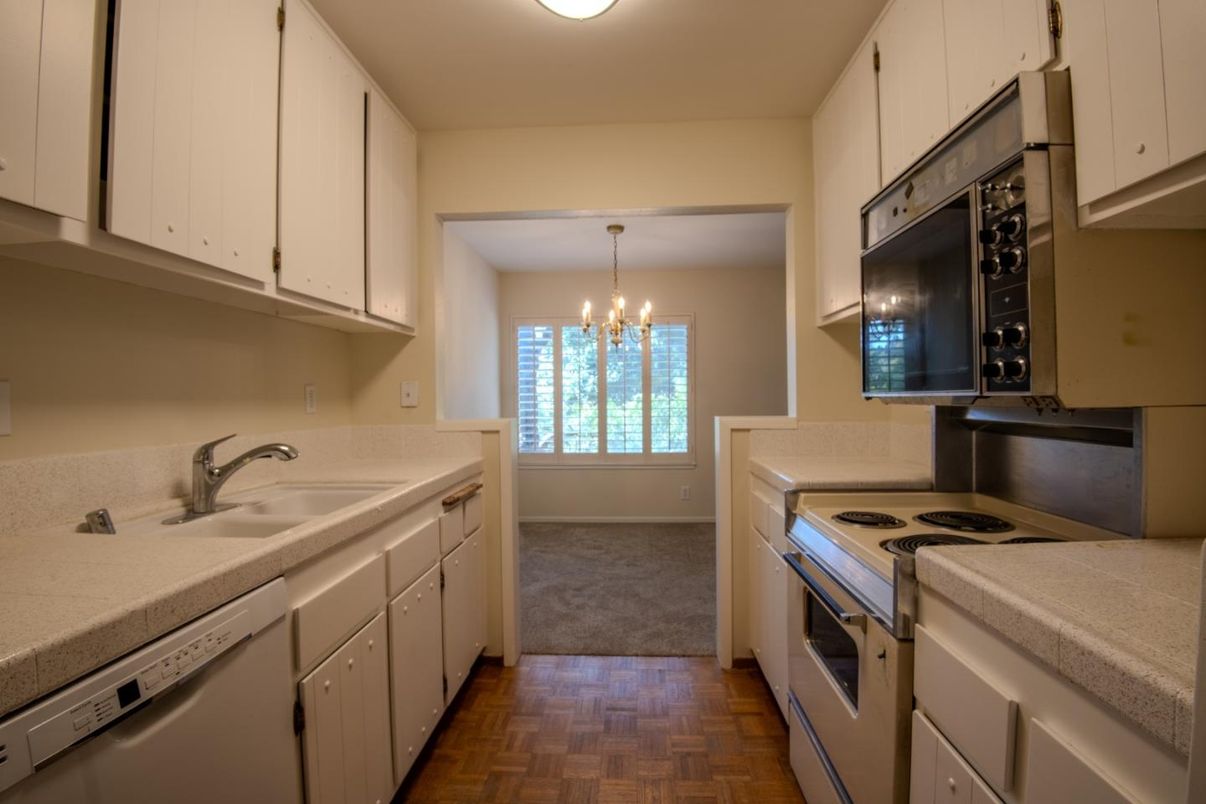 Chandelier, Interior, Kitchen, Wood Texture Flooring