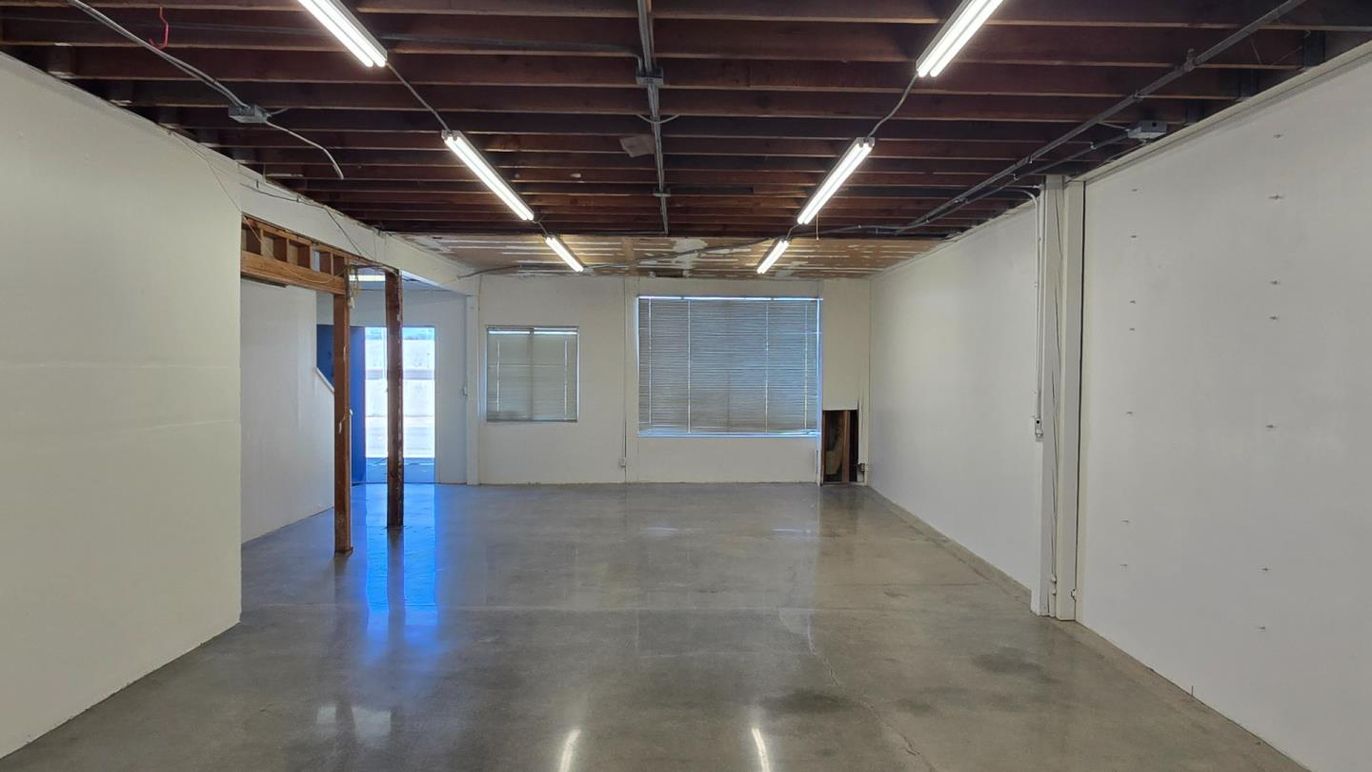 Empty room, Interior, Wooden Beams