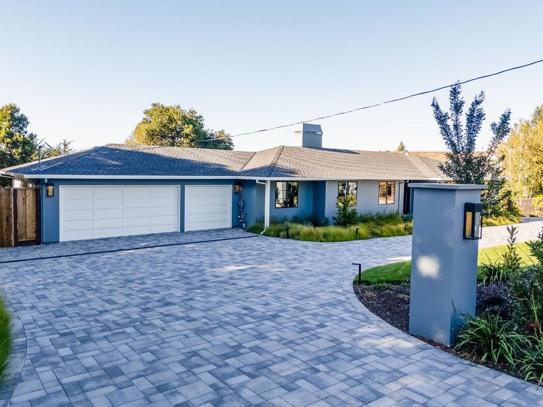 Attached, Exterior, Facade, Ranch