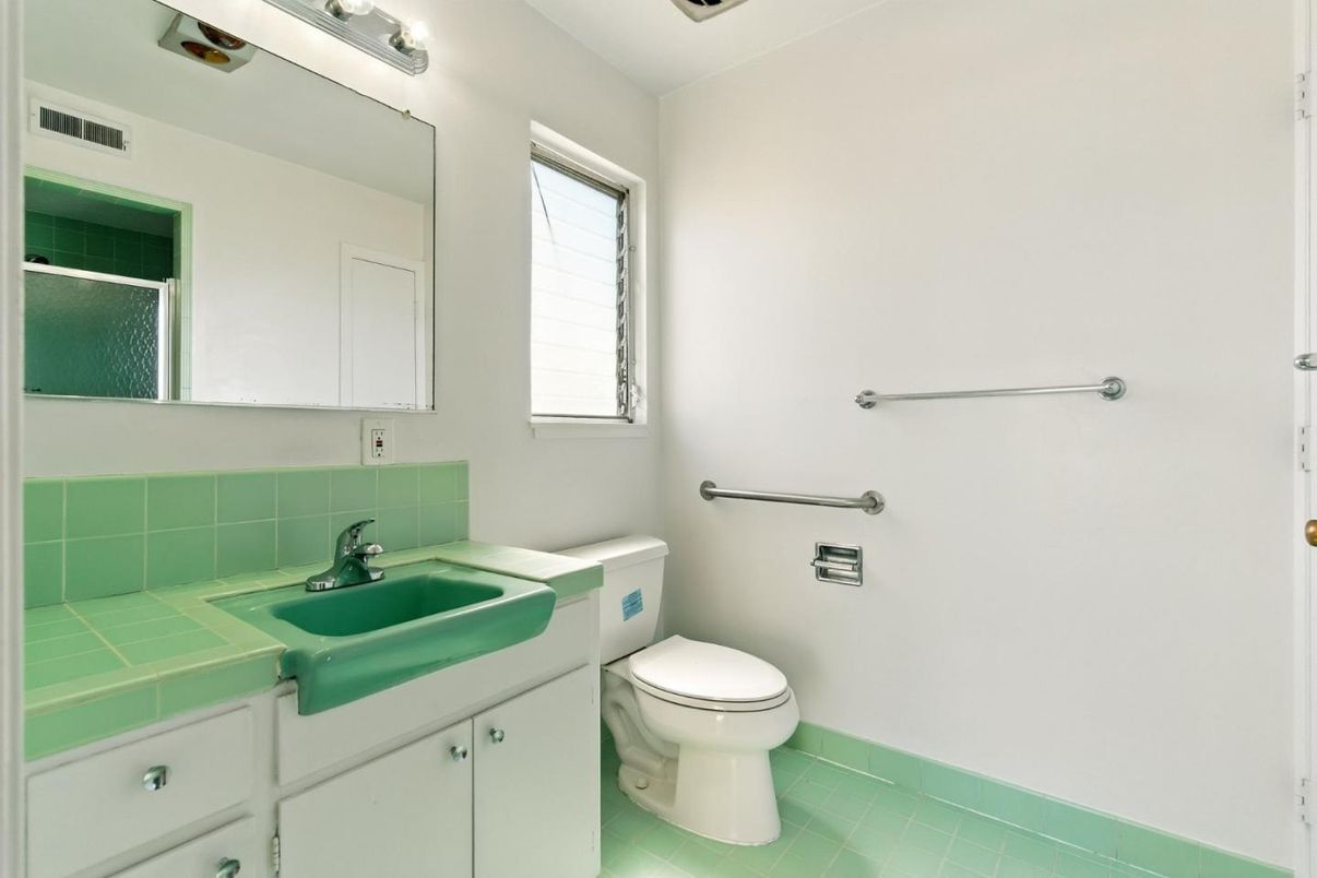 Bathroom, Interior, Tile Countertops
