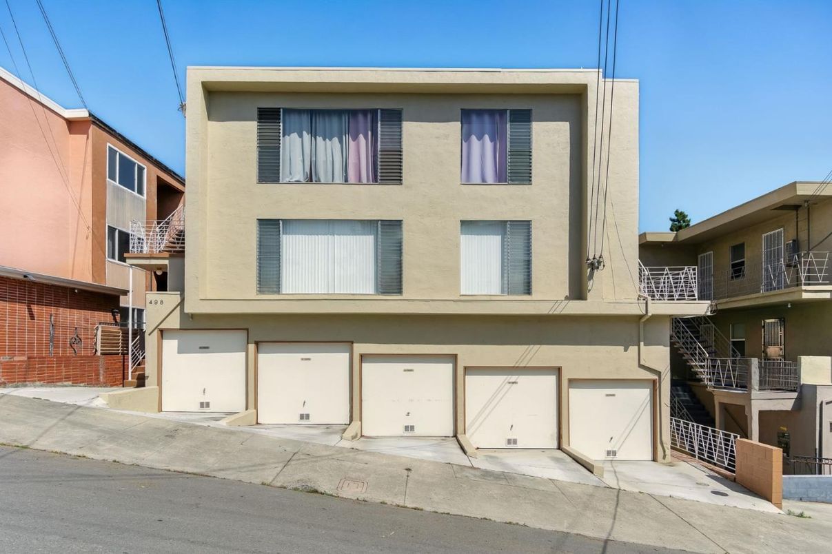 Exterior, Facade, Rowhouse