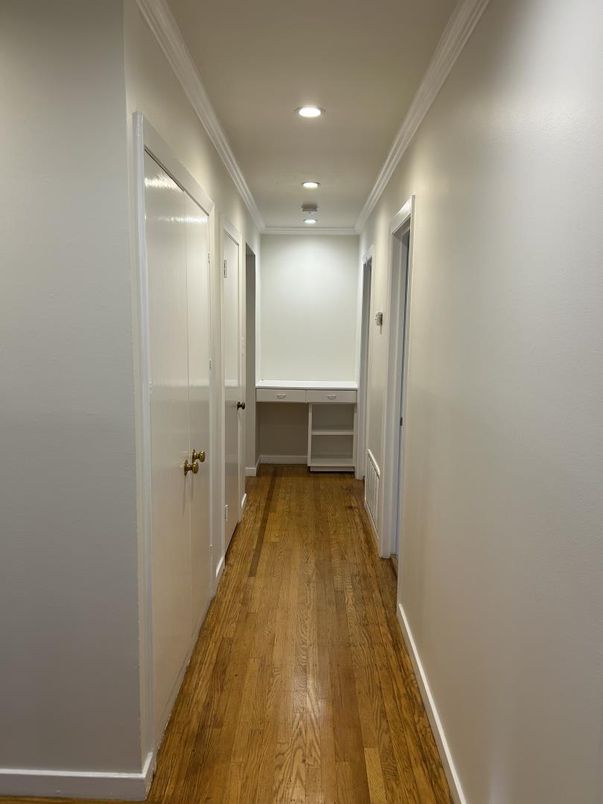Interior, Recessed Lighting, Wood Texture Flooring