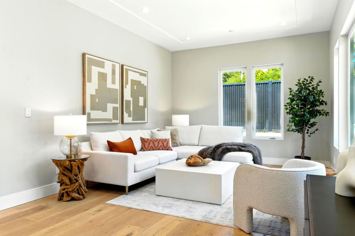 Interior, Living room, Recessed Lighting, Wood Texture Flooring