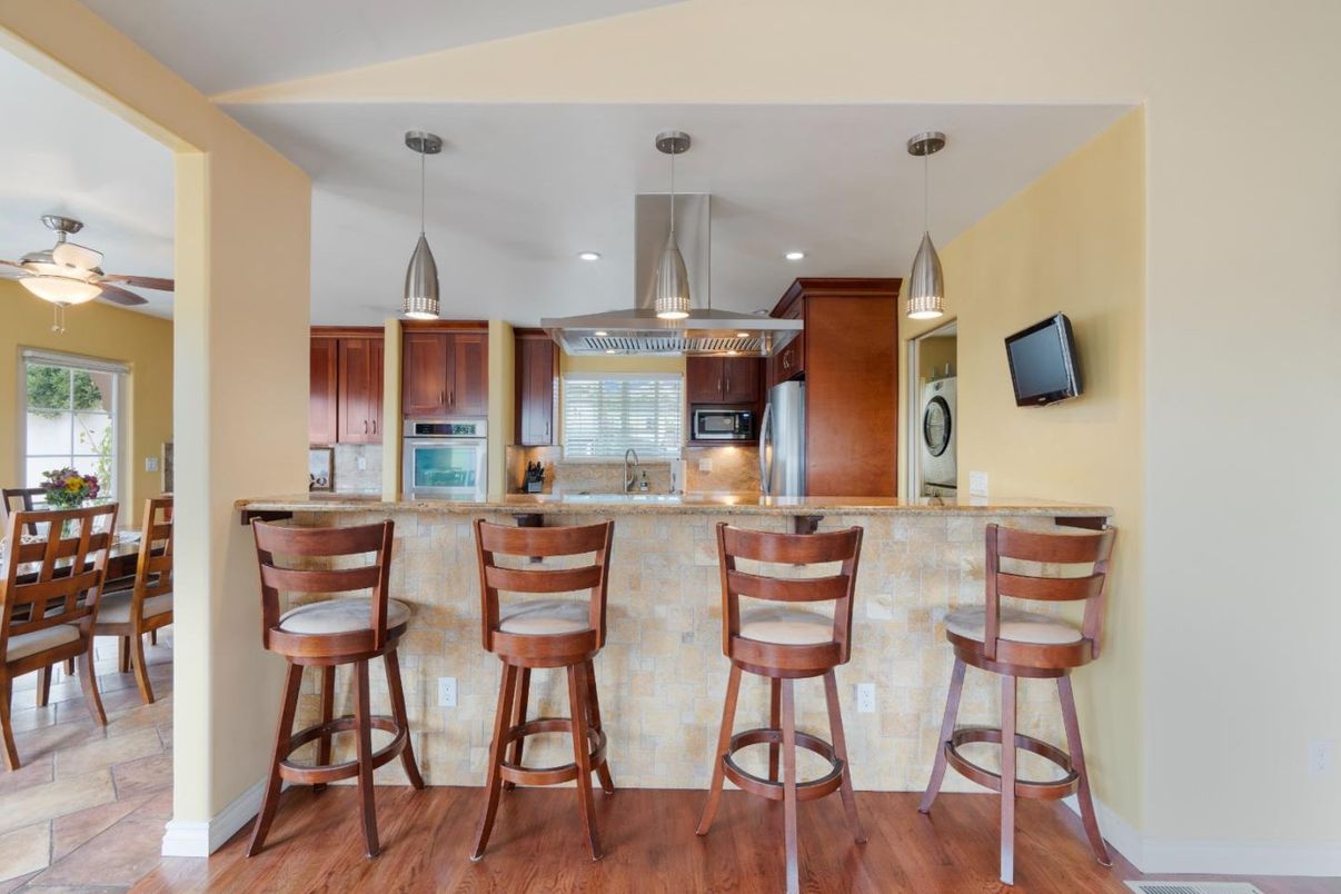 Dining room, Interior, Kitchen, Pendant Lights, Recessed Lighting, Stainless Steel Appliances, Wood Texture Flooring