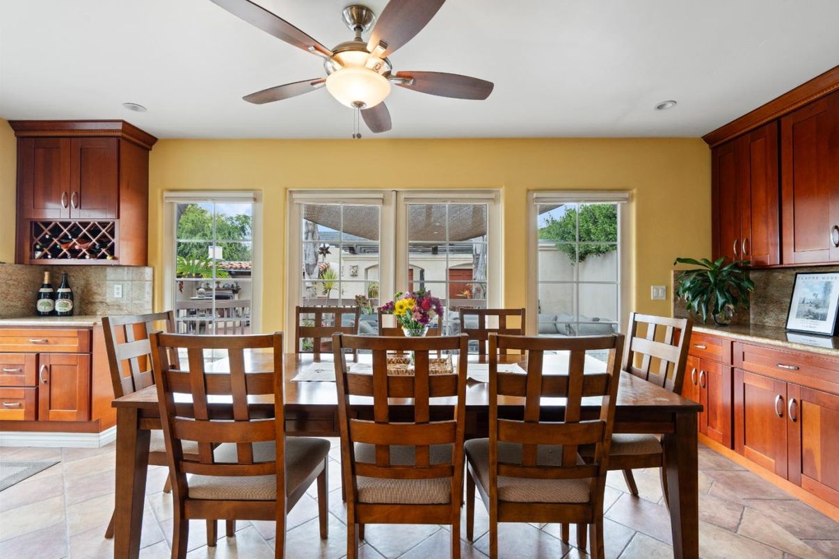 Dining room, Interior, Recessed Lighting