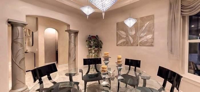 Chandelier, Interior