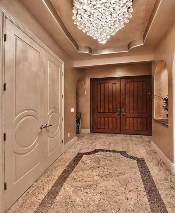 Chandelier, Interior