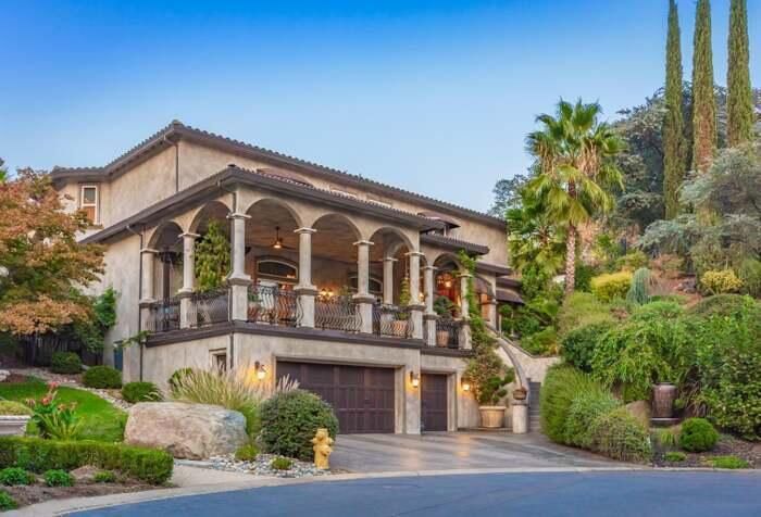 Attached, Exterior, Facade, Mediterranean