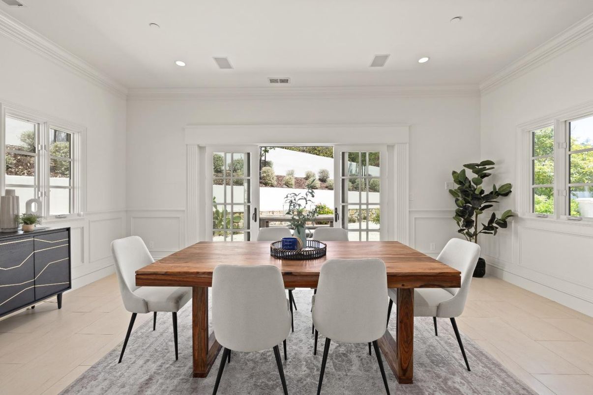 Dining room, Interior, Recessed Lighting