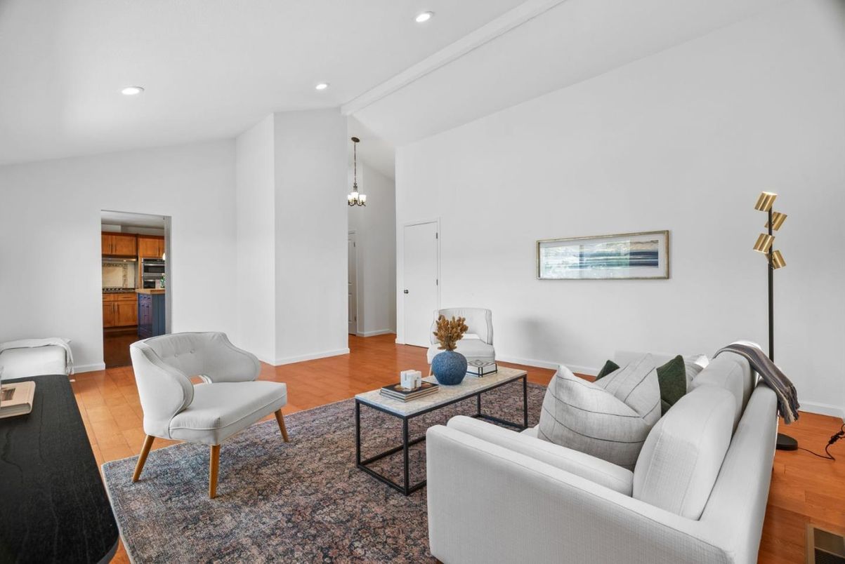 Interior, Living room, Pendant Lights, Recessed Lighting, Wood Texture Flooring