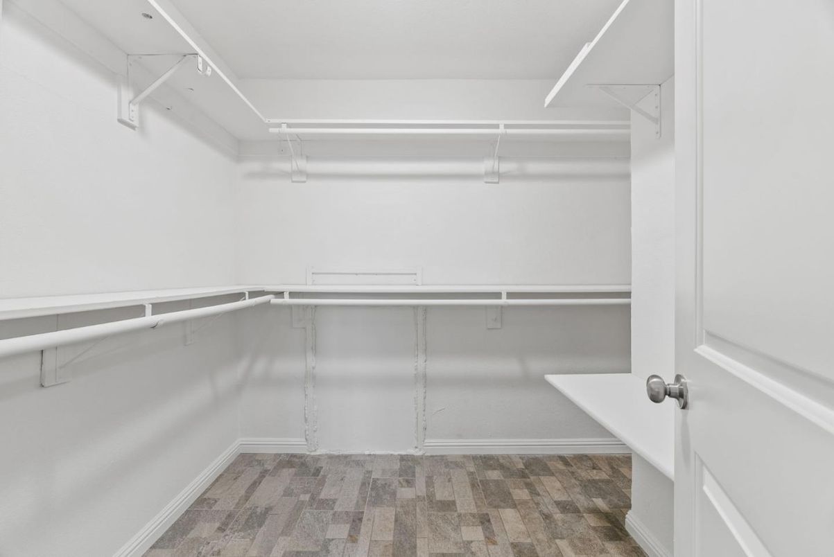 Interior, Walk-in Closets, Wood Texture Flooring