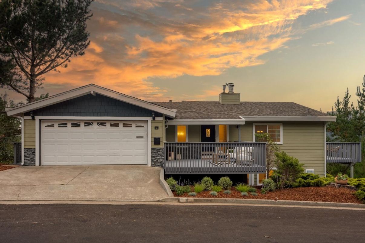 Attached, Exterior, Facade, Ranch
